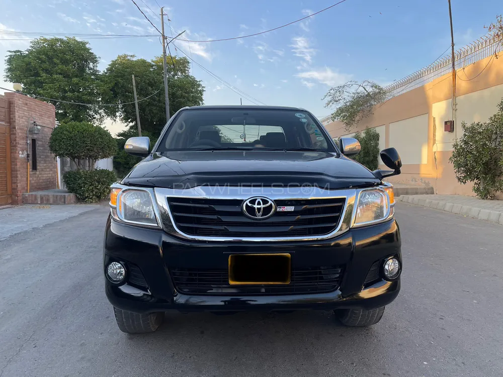 Toyota Hilux 2013 for Sale in Karachi Image-1