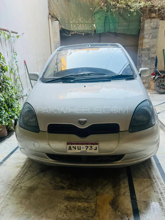 Toyota Vitz 2000 for Sale in Peshawar Image-1