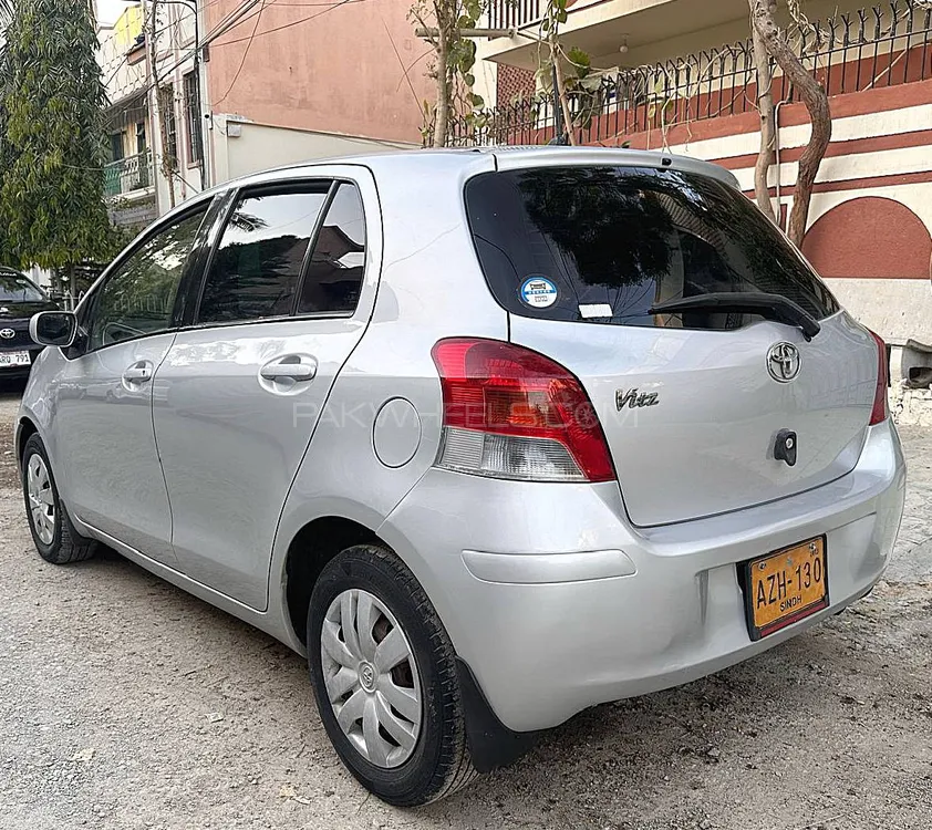 Toyota Vitz 2010 for Sale in Karachi Image-1