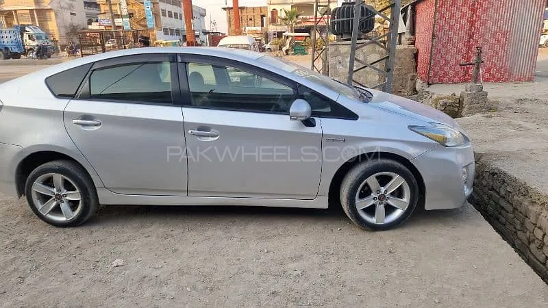 Toyota Prius 2011 for Sale in Peshawar Image-1