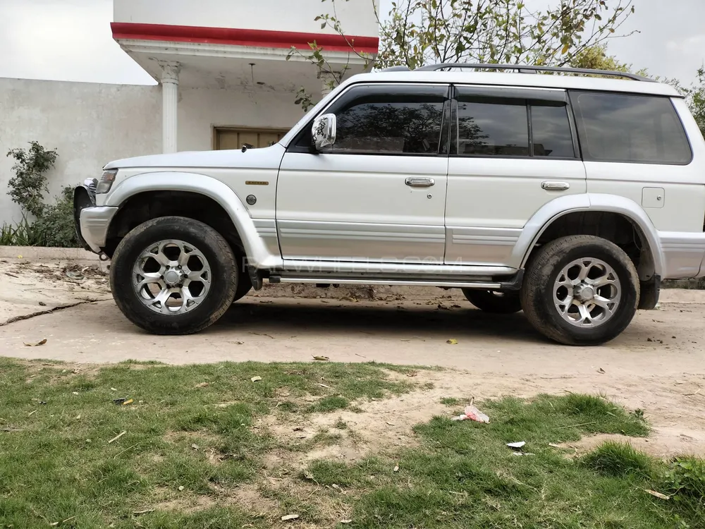 Mitsubishi Pajero 1992 for Sale in Phool nagar Image-1