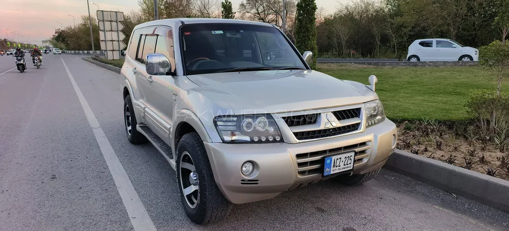 Mitsubishi Pajero 2003 for Sale in Islamabad Image-1