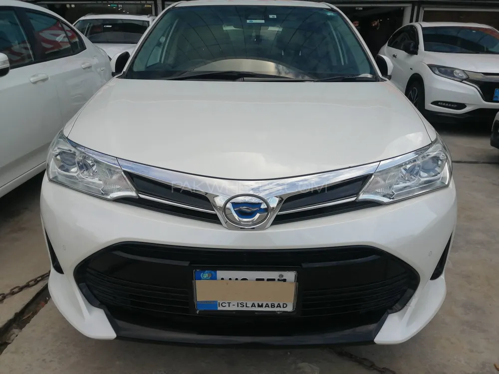 Toyota Corolla Axio 2018 for Sale in Islamabad Image-1