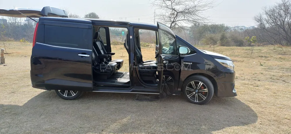 Toyota Esquire 2015 for Sale in Islamabad Toyota Esquire 2015 for Sale in Islamabad Image-2