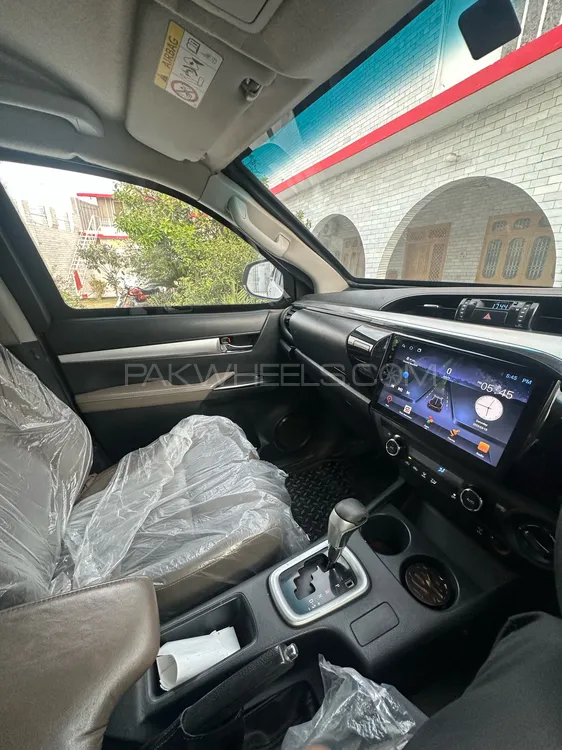 Toyota Hilux 2017 for Sale in Nowshera Toyota Hilux 2017 for Sale in Nowshera Image-18