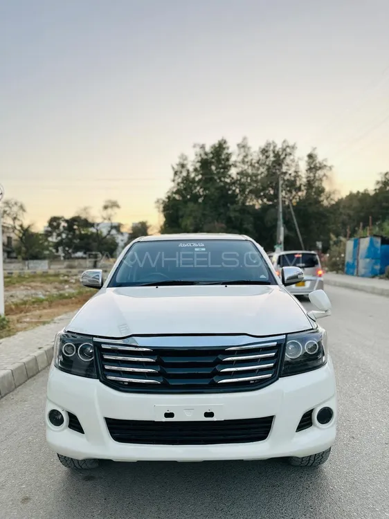 Toyota Hilux 2014 for Sale in Karachi Image-1