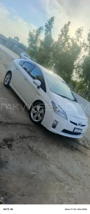 Toyota Prius 2011 for Sale in Mardan Image-1