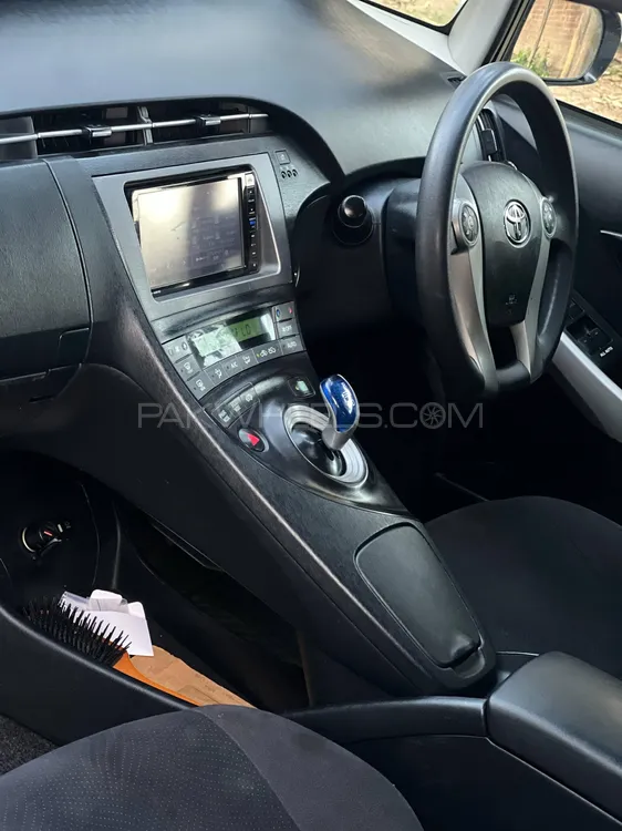 Toyota Prius 2014 for Sale in Lahore Toyota Prius 2014 for Sale in Lahore Image-8