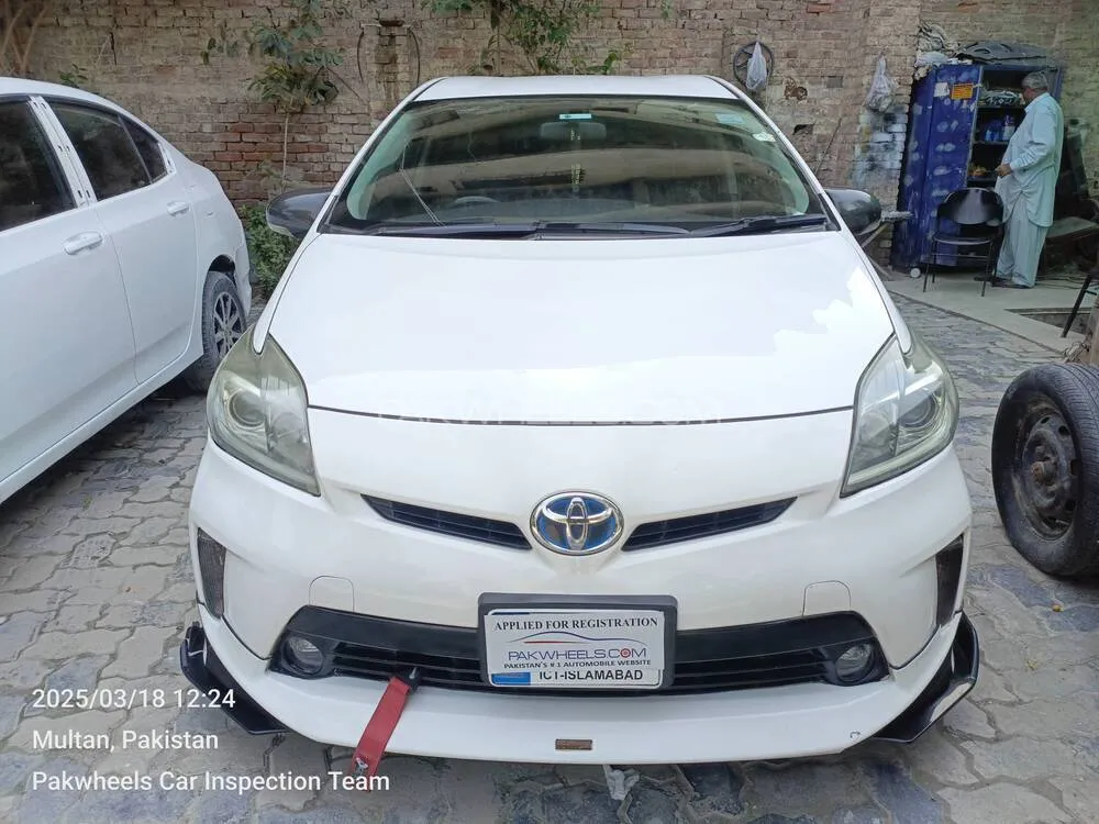 Toyota Prius 2014 for Sale in Multan Image-1