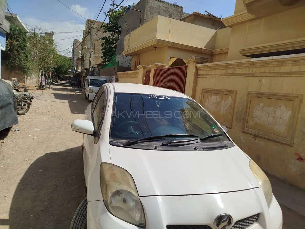 Toyota Vitz 2010 for Sale in Karachi Image-1
