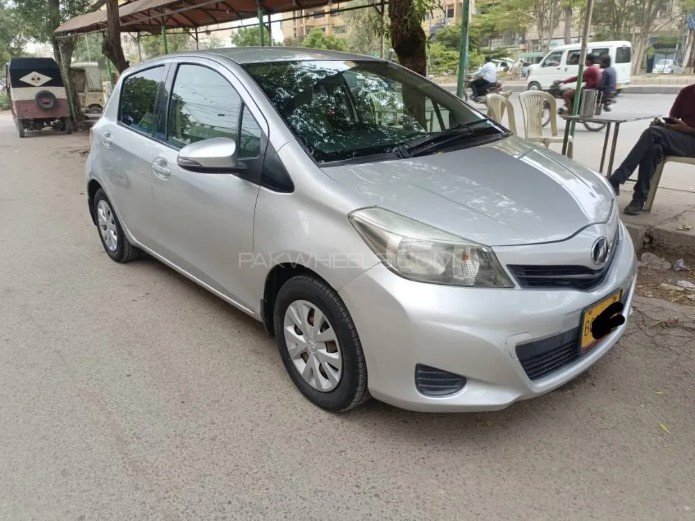 Toyota Vitz 2011 for Sale in Karachi Image-1