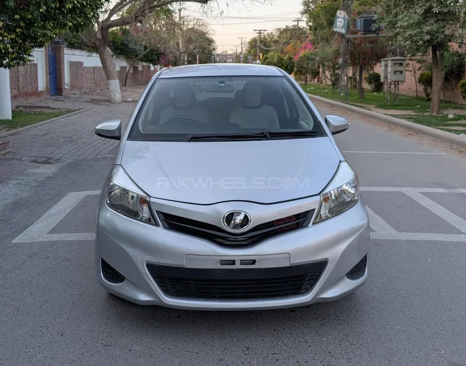 Toyota Vitz 2013 for Sale in Multan Image-1