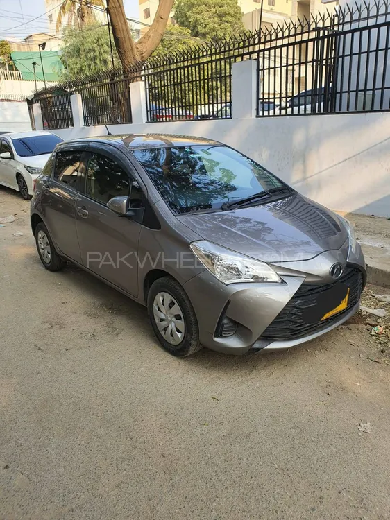 Toyota Vitz 2017 for Sale in Karachi Image-1