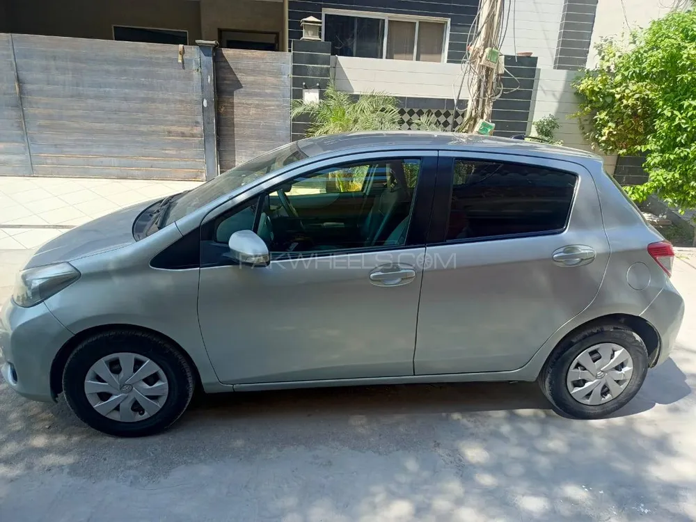 Toyota Vitz 2011 for Sale in Multan Image-1