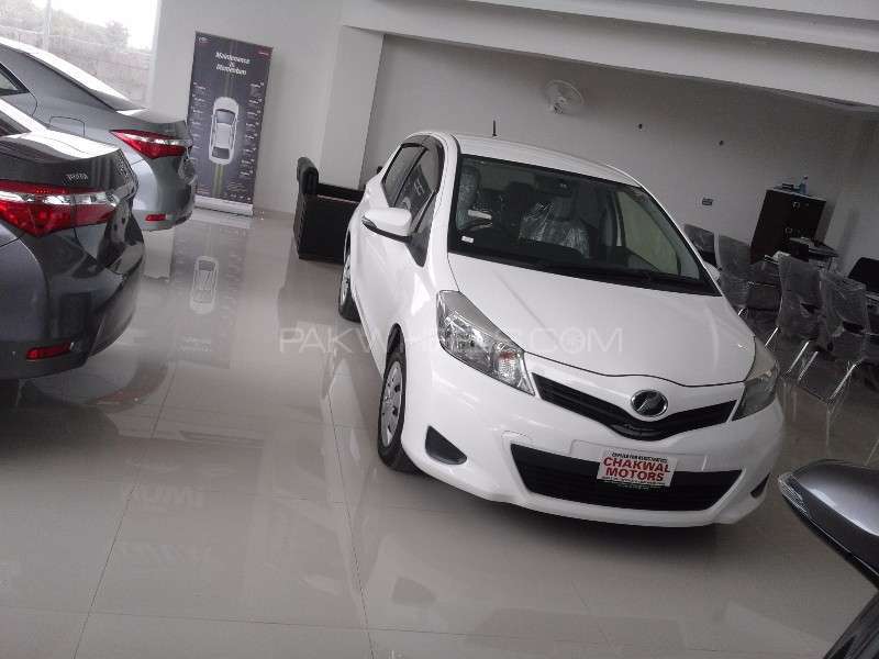 Toyota Vitz 2012 for Sale in Chakwal Image-1