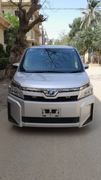 Toyota Voxy 2017 for Sale in Karachi Image-1