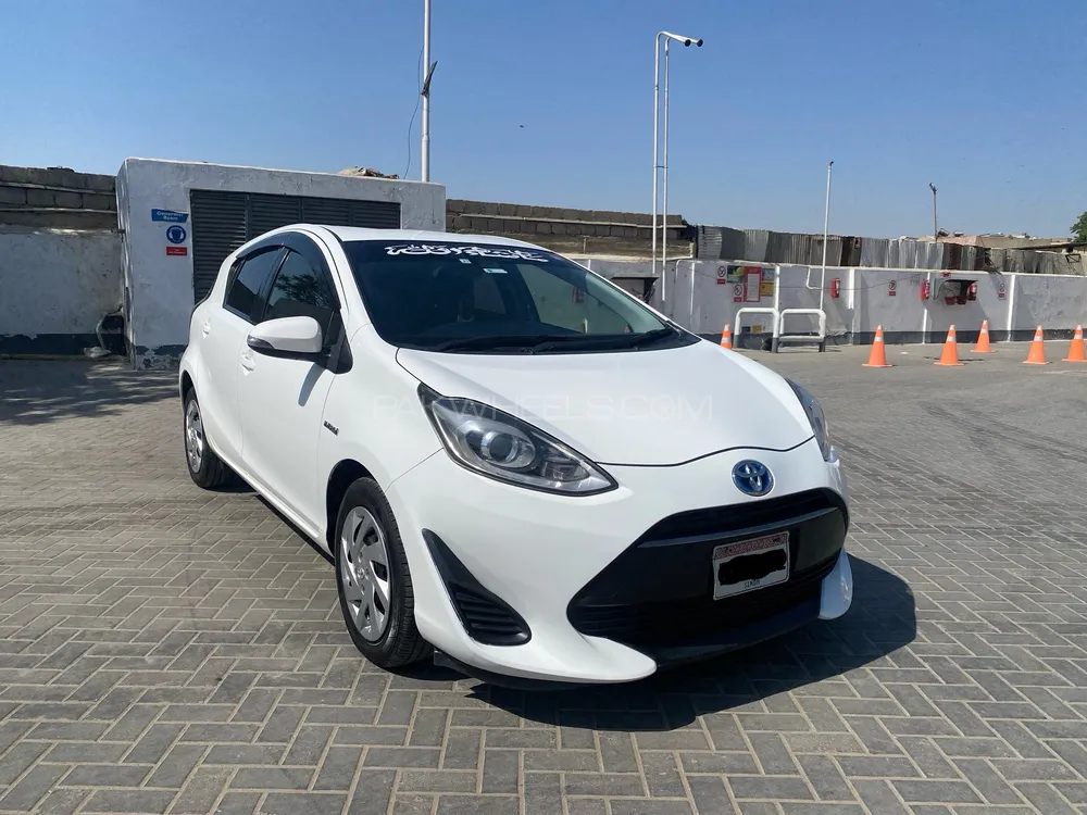 Toyota Aqua 2017 for Sale in Karachi Image-1