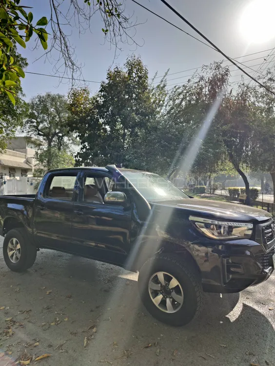 Toyota Hilux 2015 for Sale in Lahore Image-1