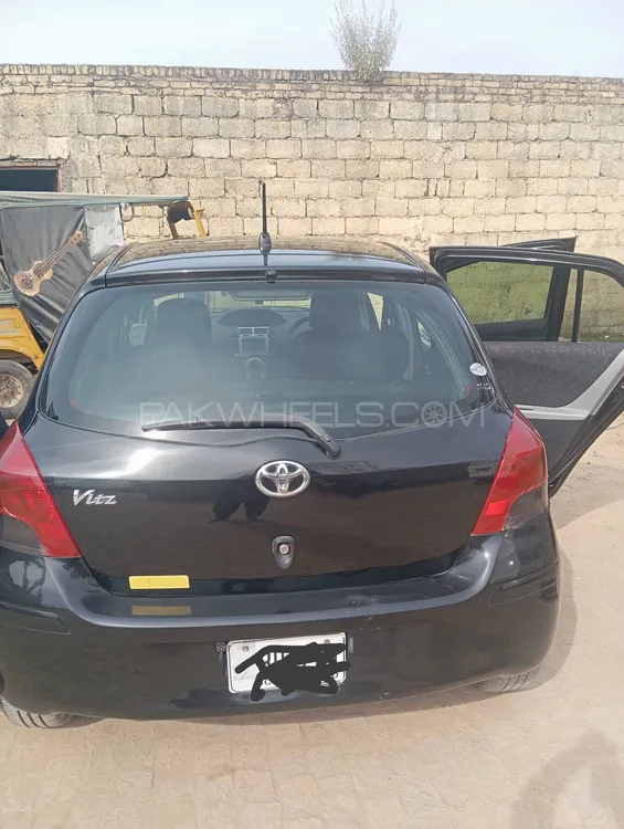 Toyota Vitz 2010 for Sale in Bhimber Image-1