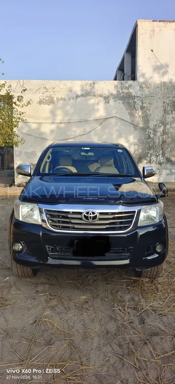Toyota Hilux 2015 for Sale in Gujrat Image-1