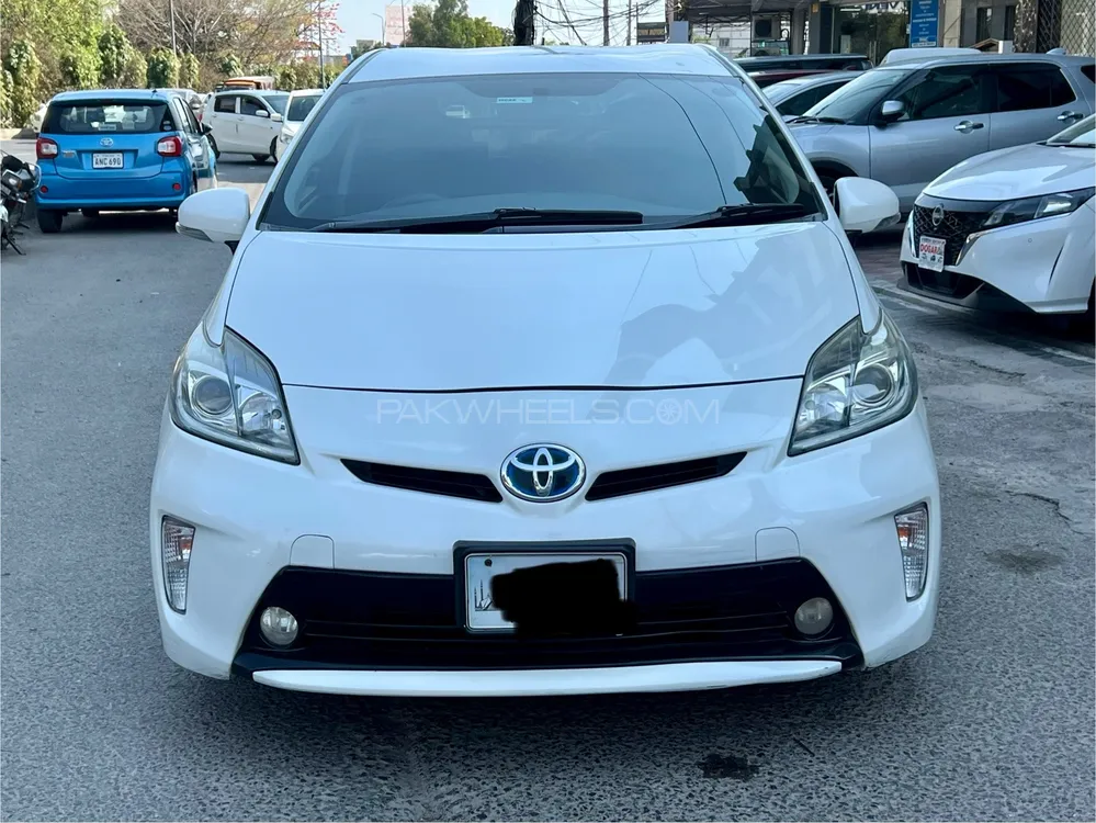 Toyota Prius 2014 for Sale in Lahore Image-1