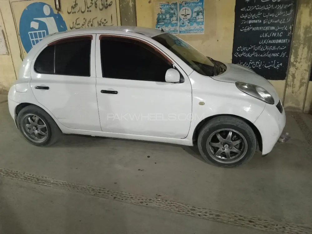 Nissan March 2002 for Sale in Karachi Image-1