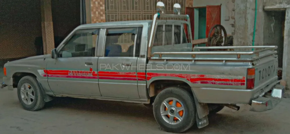 Toyota Hilux 1988 for Sale in Swabi Image-1