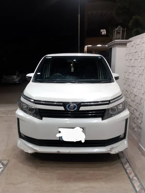 Toyota Voxy 2015 for Sale in Bahawalpur Image-1