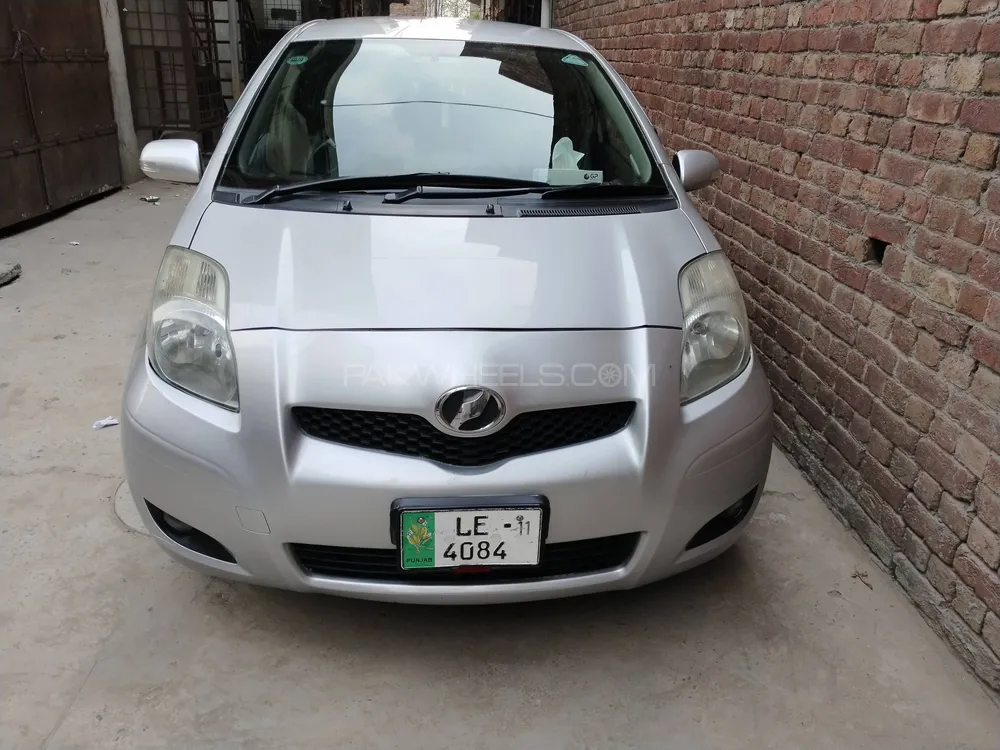 Toyota Vitz 2011 for Sale in Lahore Image-1