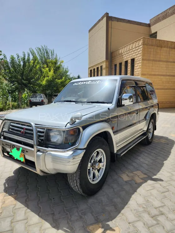 Mitsubishi Pajero 1992 for Sale in Karachi Image-1
