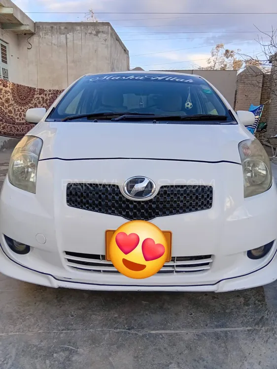 Toyota Vitz 2009 for Sale in Larkana Image-1