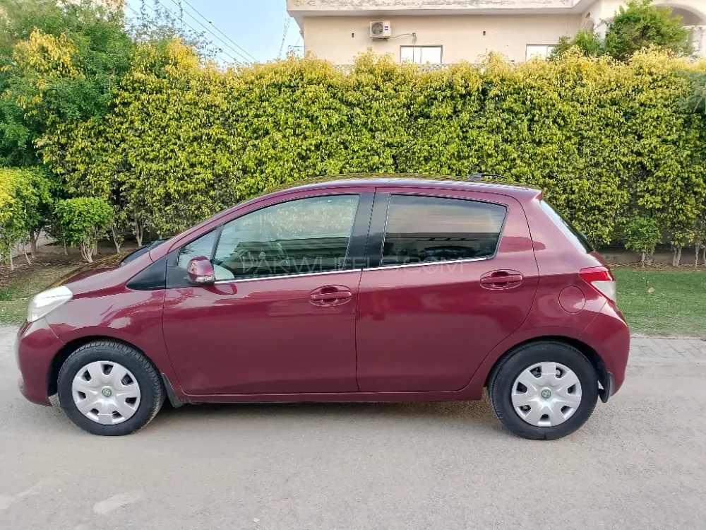 Toyota Vitz 2011 for Sale in Multan Image-1