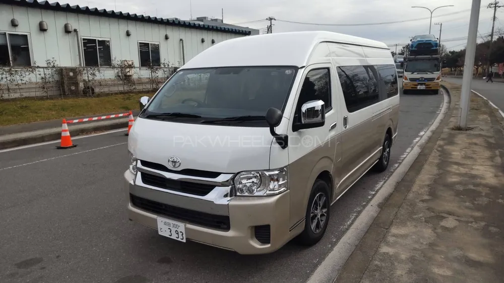 Toyota Hiace 2023 for Sale in Karachi Image-1