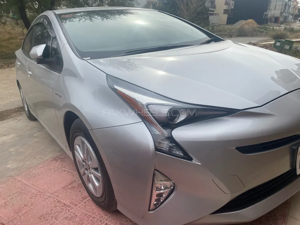 Toyota Prius Alpha 2018 for Sale in Islamabad Image-1