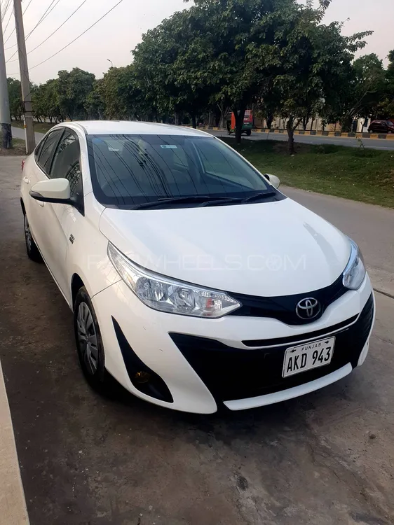 Toyota Yaris Sedan 2022 for Sale in Lahore Image-1