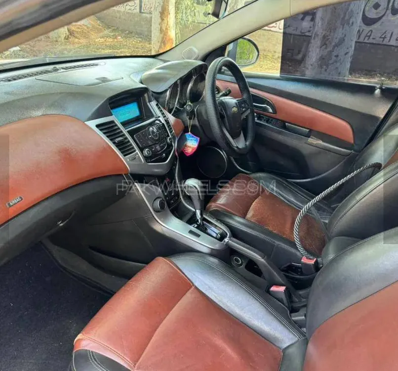 Chevrolet Cruze 2010 for Sale in Peshawar Image-1