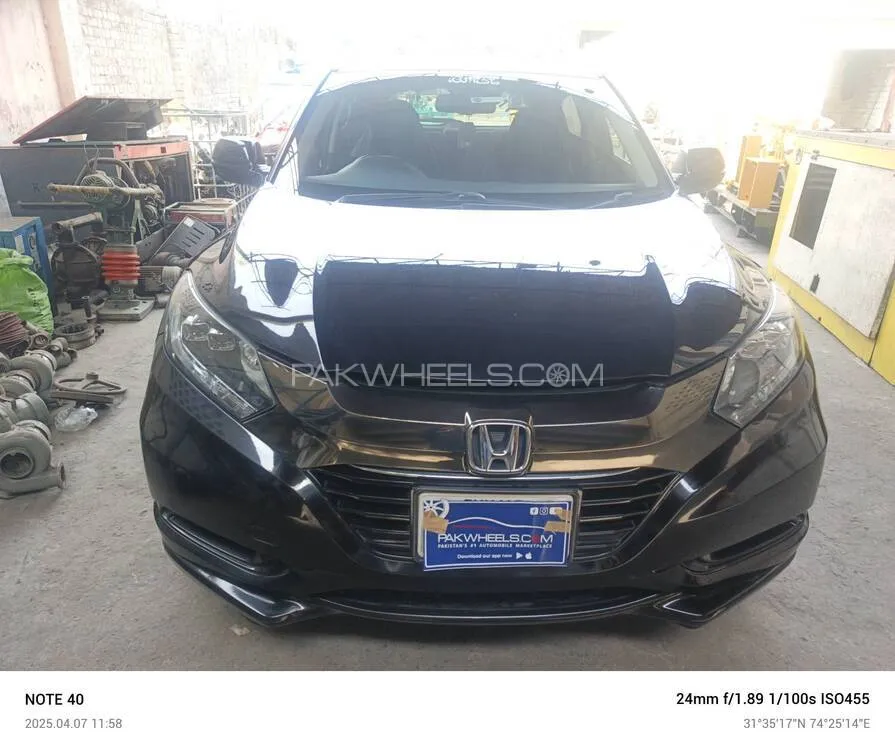 Honda Vezel 2017 for Sale in Lahore Image-1