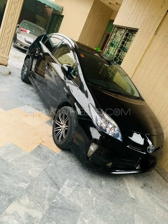 Toyota Prius 2015 for Sale in Lahore Image-1