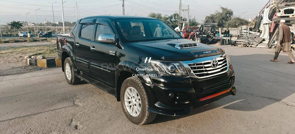Toyota Hilux 2011 for Sale in Islamabad Image-1