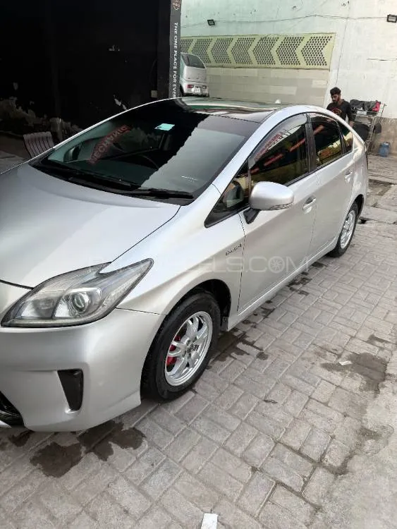 Toyota Prius 2012 for Sale in Lahore Image-1