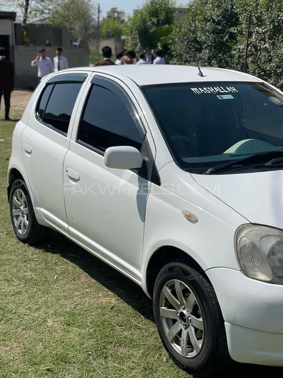 Toyota Vitz 2000 for Sale in Islamabad Image-1
