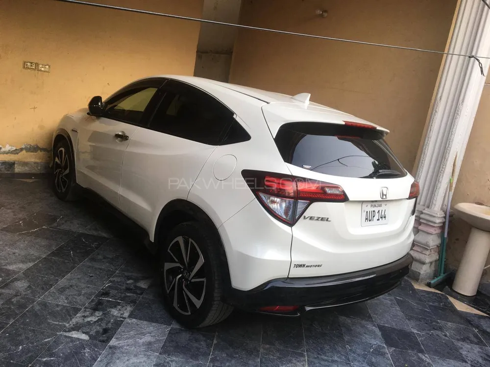 Honda Vezel 2017 for Sale in Lahore Image-1