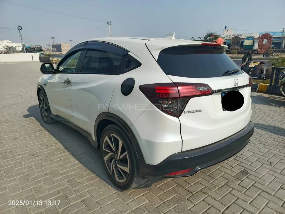 Honda Vezel 2018 for Sale in Lahore Image-1