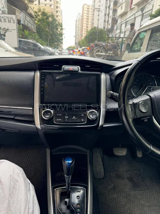 Toyota Corolla Axio 2018 for Sale in Karachi Image-1
