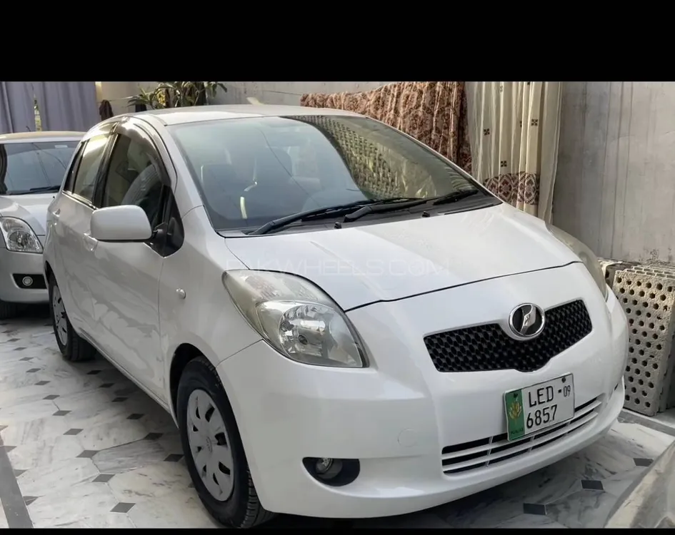 Toyota Vitz 2007 for Sale in Haripur Image-1