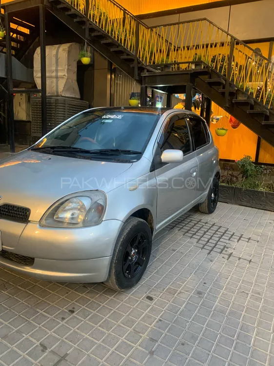 Toyota Vitz 2000 for Sale in Peshawar Image-1
