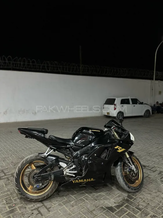 Yamaha YZF-R1 2002 for Sale Image-1