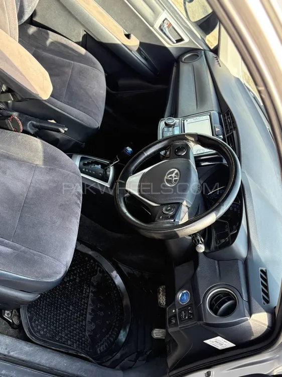 Toyota Corolla Axio 2014 for Sale in Peshawar Image-1