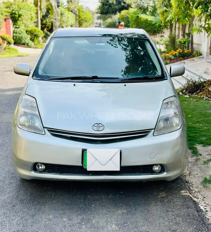 Toyota Prius 2005 for Sale in Lahore Image-1