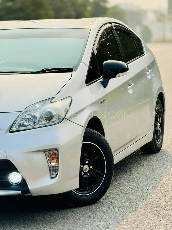 Toyota Prius 2013 for Sale in Multan Image-1